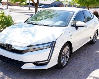 Honda Clarity Hydbrid-2018- 28,355 miles. Asking $24,000.  20% deposit in cash, wire requested for remainder. First come, first served. Keys will be provided on title transfer. 