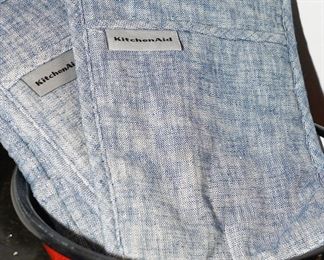 Set of 4 Kitchenaide oven mits/pot holders