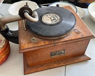 Antique Victor Phonograph 