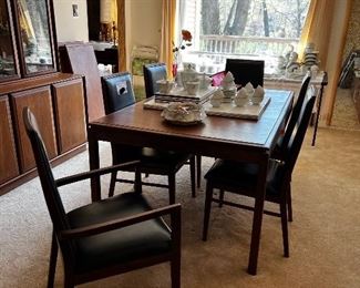 Dillingham Dining Table & Chairs (includes leaves & pads)