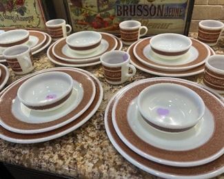 Vintage Pyrex dish set. 