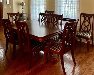 Dining Table with 8 Chairs & 2 Leaves
