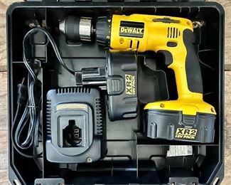 Dewalt Cordless Adjustable Clutch Hammerdrill/Driver