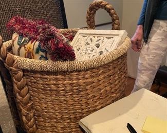 Large Roped Wicker Boasket