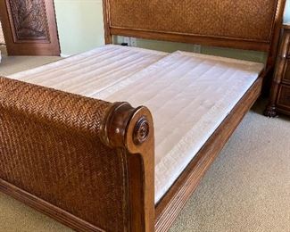 TOMMY BAHAMA SIESTA BED. King size. Excellent Condition.
