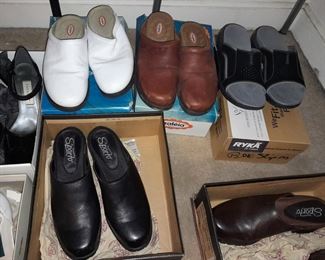HUNDREDS Of Assorted Shoes In Box (Wide Range Of Sizes & Styles)