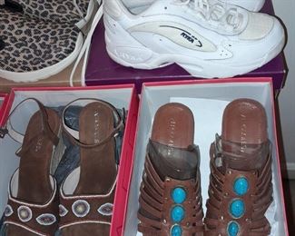 HUNDREDS Of Assorted Shoes In Box (Wide Range Of Sizes & Styles)