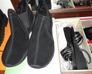 HUNDREDS Of Assorted Shoes In Box (Wide Range Of Sizes & Styles)