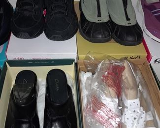 HUNDREDS Of Assorted Shoes In Box (Wide Range Of Sizes & Styles)