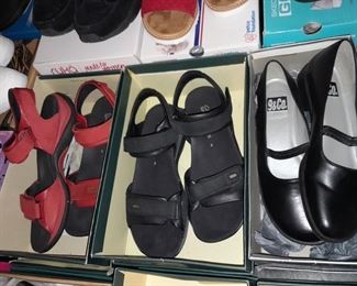 HUNDREDS Of Assorted Shoes In Box (Wide Range Of Sizes & Styles)