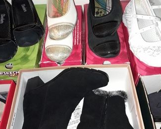 HUNDREDS Of Assorted Shoes In Box (Wide Range Of Sizes & Styles)