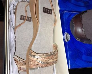 HUNDREDS Of Assorted Shoes In Box (Wide Range Of Sizes & Styles)