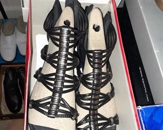 HUNDREDS Of Assorted Shoes In Box (Wide Range Of Sizes & Styles)
