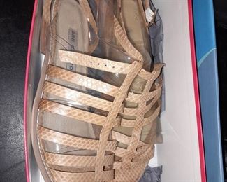 HUNDREDS Of Assorted Shoes In Box (Wide Range Of Sizes & Styles)