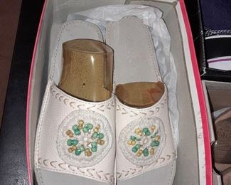 HUNDREDS Of Assorted Shoes In Box (Wide Range Of Sizes & Styles)