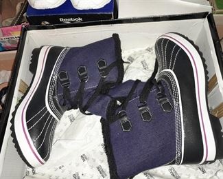 HUNDREDS Of Assorted Shoes In Box (Wide Range Of Sizes & Styles)