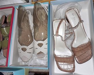 HUNDREDS Of Assorted Shoes In Box (Wide Range Of Sizes & Styles)
