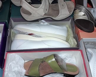 HUNDREDS Of Assorted Shoes In Box (Wide Range Of Sizes & Styles)