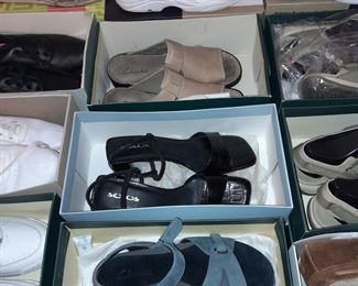 HUNDREDS Of Assorted Shoes In Box (Wide Range Of Sizes & Styles)
