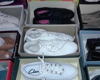 HUNDREDS Of Assorted Shoes In Box (Wide Range Of Sizes & Styles)