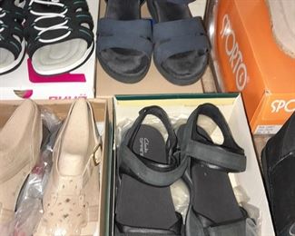 HUNDREDS Of Assorted Shoes In Box (Wide Range Of Sizes & Styles)