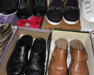 HUNDREDS Of Assorted Shoes In Box (Wide Range Of Sizes & Styles)
