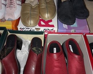 HUNDREDS Of Assorted Shoes In Box (Wide Range Of Sizes & Styles)