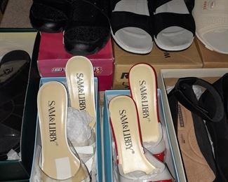 HUNDREDS Of Assorted Shoes In Box (Wide Range Of Sizes & Styles)
