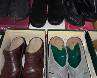 HUNDREDS Of Assorted Shoes In Box (Wide Range Of Sizes & Styles)