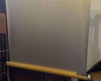 Kodak Carousel 650H Projector and Screen