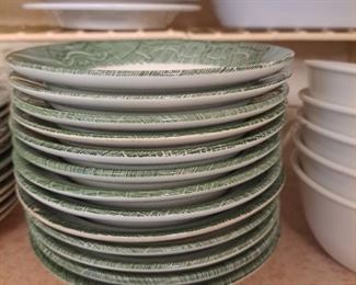 Curiosity dish ware collection
Some wear and a few chips 
Overall good condition 