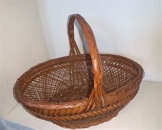 Oval woven basket