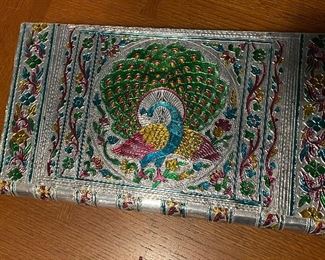 Lovely metal expandable jewelry box