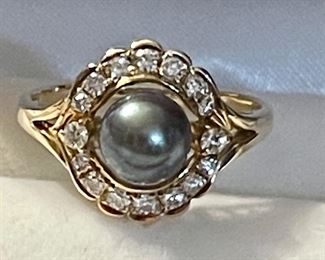 18K YELLOW GOLD AND BLACK PEARL HALO STYLE RING