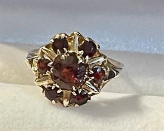 ANTIQUE GARNET AND 10K GOLD RING