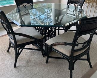 $500 - Kitchen/Dining room table with chairs. Measurements: 48" x 53" x 31"
