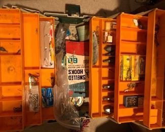 FISHING ITEMS FOR MOSTLY SALT WATER - SEVERAL FISHING RODS & REELS, DAIWA 2600C (2) REELS & ZEBCO, VINTAGE K-MART 207 ON SALT WATER ROD 