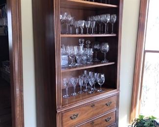 PAIR OF BOOKCASES AND MATCHING CABINET MAKING IT 3 PIECE SET