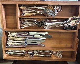 FLATWARE SET