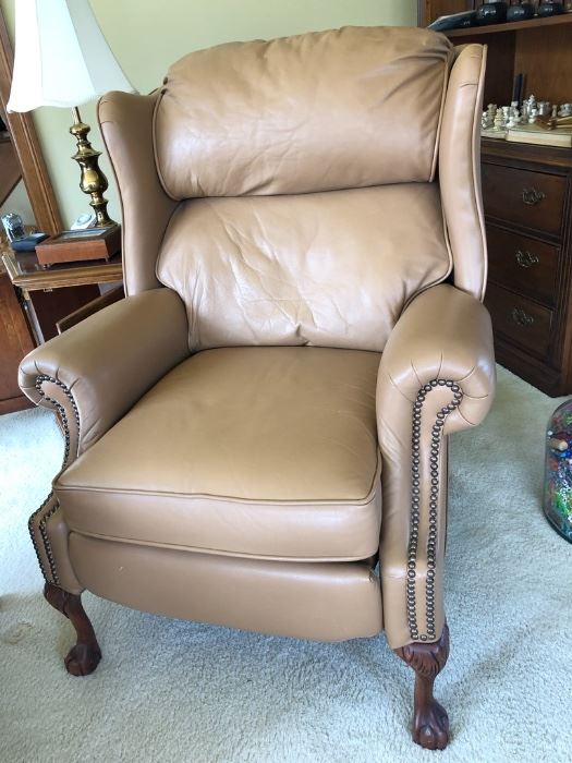 PAIR OF BARCALOUNGERS TAN LEATHER RECLINERS