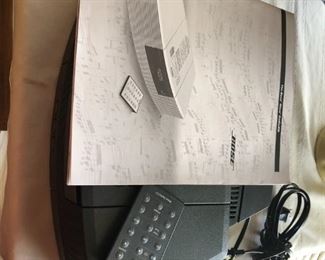 BOSE RADIO PICTURE WITH REMOTE AND BOOKLET