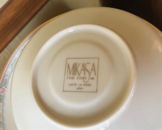 PATTERN OF DISHES LA ROSE