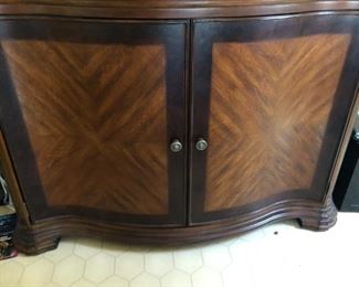 MATCHING BUFFET TO DINING TABLE