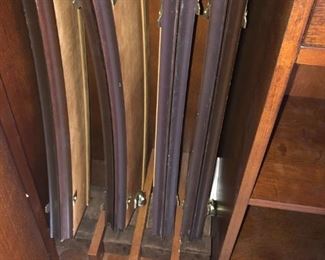 STORAGE FOR ROUND TABLE LEAVES