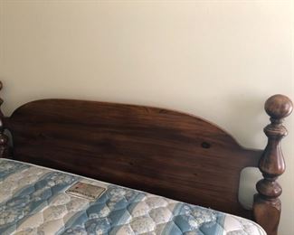 QUEEN SIZE HEAD AND FOOT BOARD