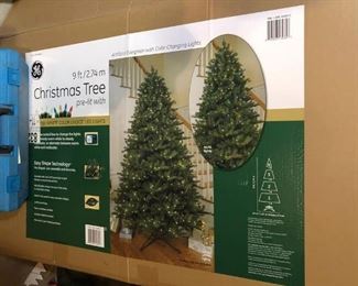 9 FT PRE LIT TREE