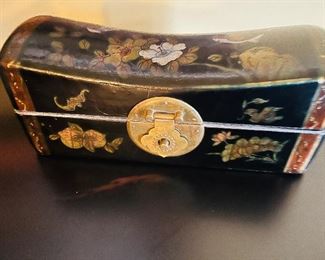Lacquered Asian spice box