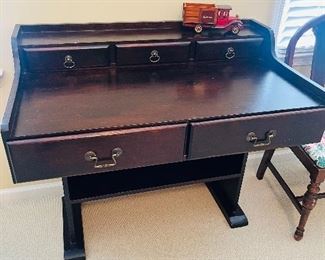 Vintage 5 drawer desk