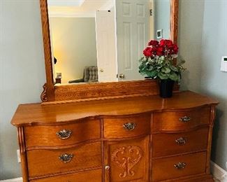 Lexington Victorian dresser with mirror
