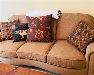 England Inc/LaZBoy pristine serpentine sofa